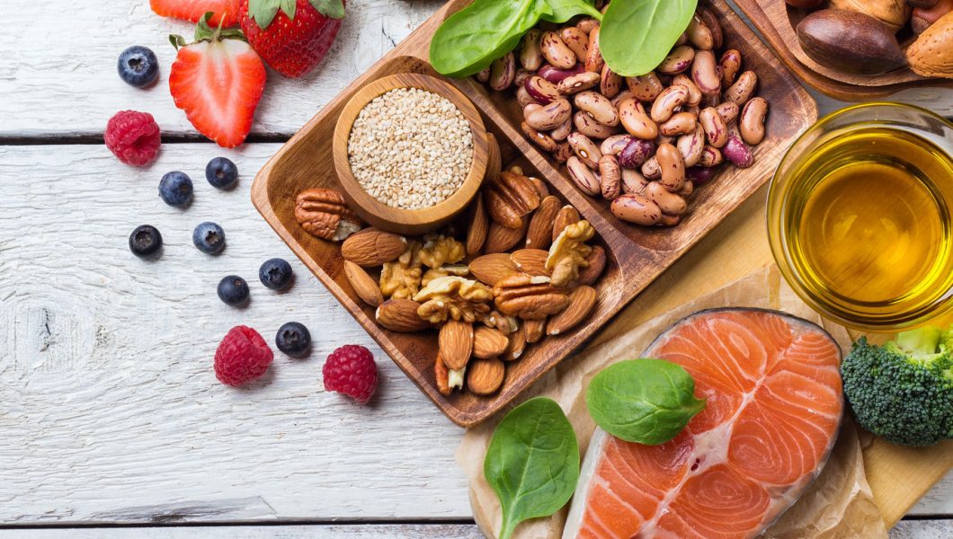 Fibrele ne scapa de multe boli. Cancere, diabet, accident vascular cerebral, boli de inimă… Ce se întâmplă dacă dieta noastră ar putea lupta eficient împotriva acestor boli? Oamenii de știință au descoperit numeroasele beneficii ale meselor bogate în fibre