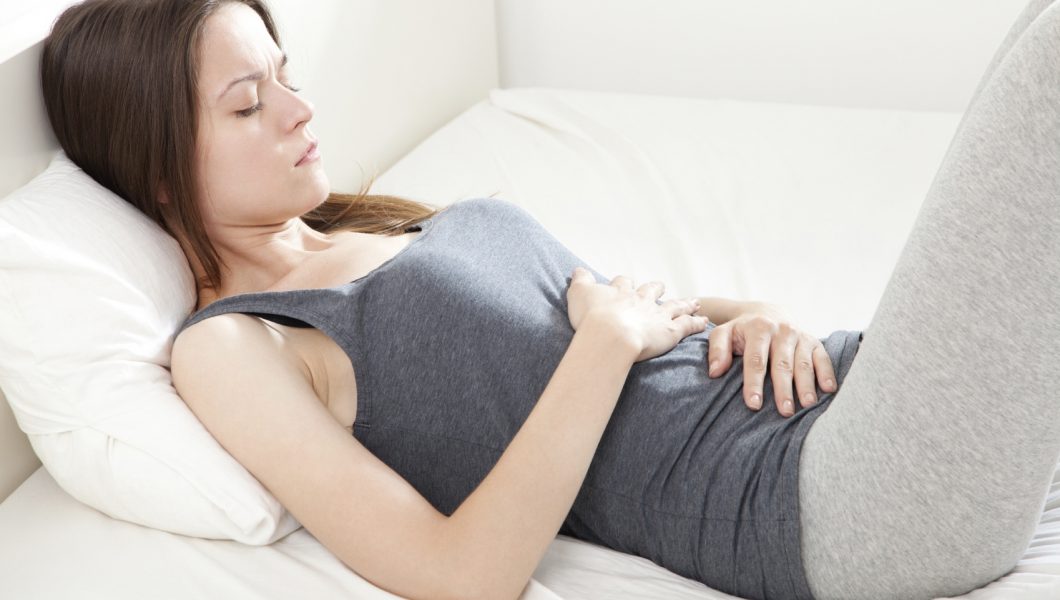 Lucruri pe care nu ar trebui să le faci niciodată în timpul menstruatiei