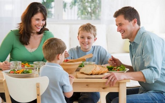 Masa in familie este mai importanta decat crezi