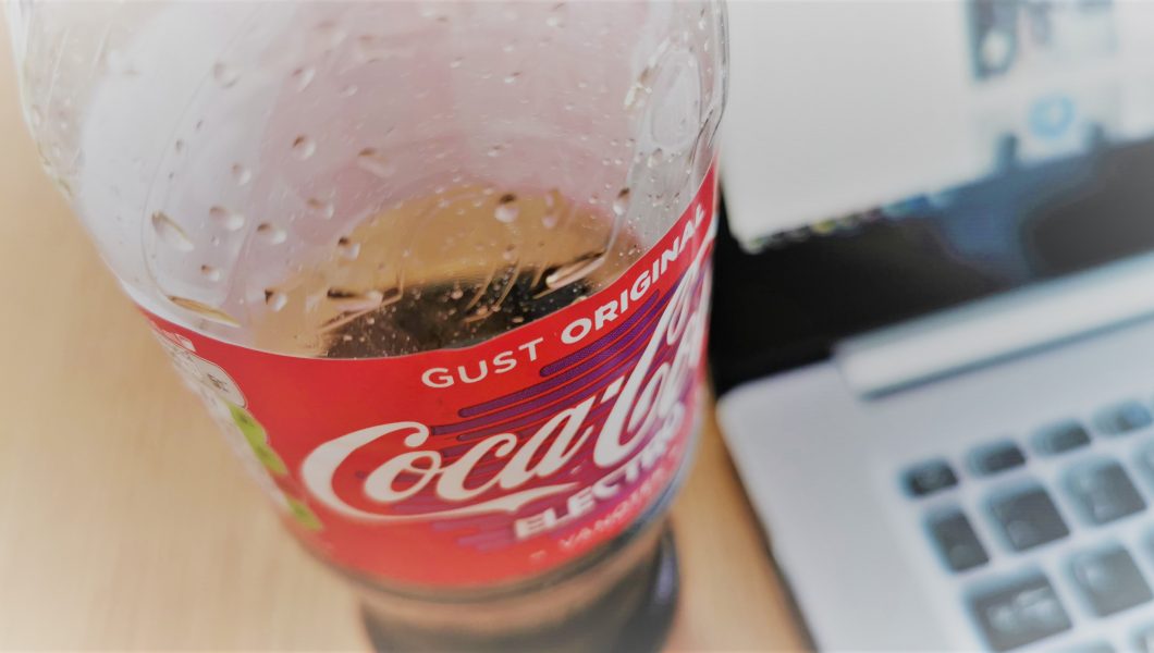 Sucul acidulat imbolnaveste ficatul. Un studiu realizat de Inserm, in Franta, relevă că consumul a peste 33 cl de suc acidulat în fiecare zi este rău pentru ficat.