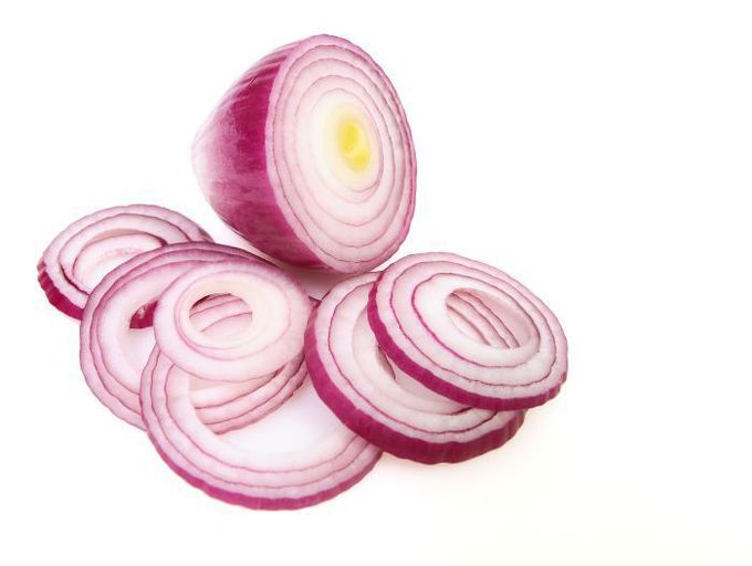 Ceapa, leacul bun în răceală, dar şi în boli grave. Află cum să o consumi!
