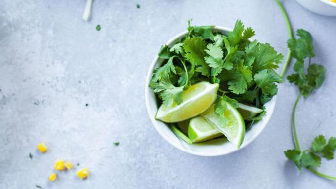 Planta aromatica, patrunjelul este nelipsit de la asezonarea multor feluri de mancare, insa a demonstrat nu doar un gust delicios, ci si calitati terapeutice. Iata cum te ajuta dieta cu patrunjel!