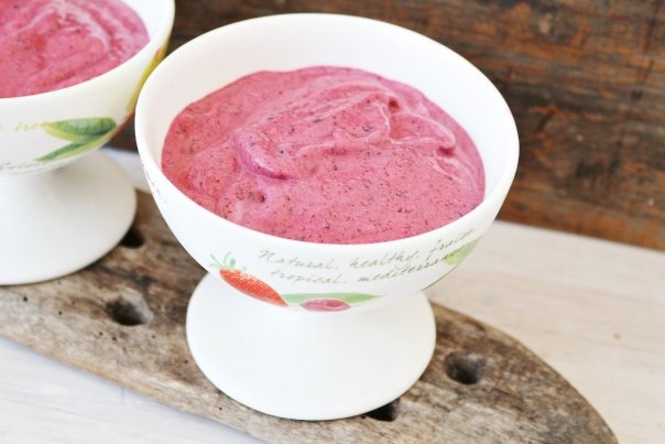 Pe masura ce inaintam in varsta, creste riscul de a dezvolta anumite boli. O alimentatie sanatoasa joaca un rol important in prevenirea cancerului, diabetului zaharat si bolilor de inima. De aceea, iata ce alimente sa eviti!