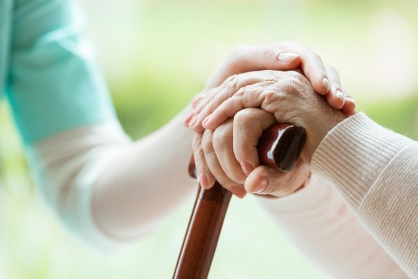 Fragilitatea asociata batranetii loveste tot mai multi tineri