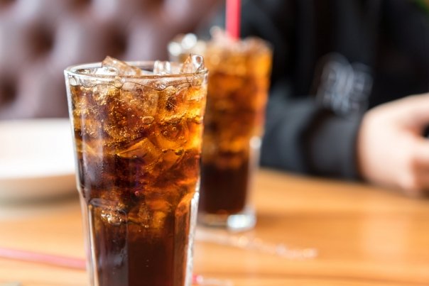 Ce nu stiai ca risca barbatii care beau multa cola