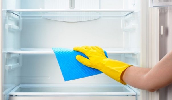 Cele mai simple si eficiente solutii pentru curatarea si dezinfectarea frigiderului