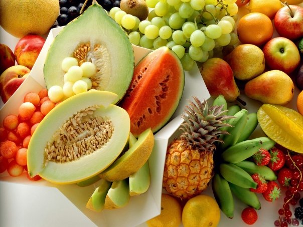Cat de sanatos e sa mancam fructe pe stomacul gol