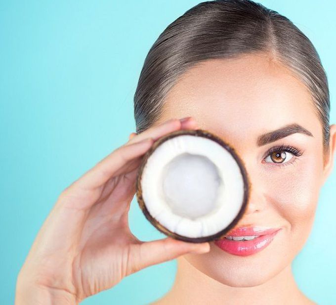 Uleiul de cocos. Beneficii si intrebuintari pentru sanatate si frumusete